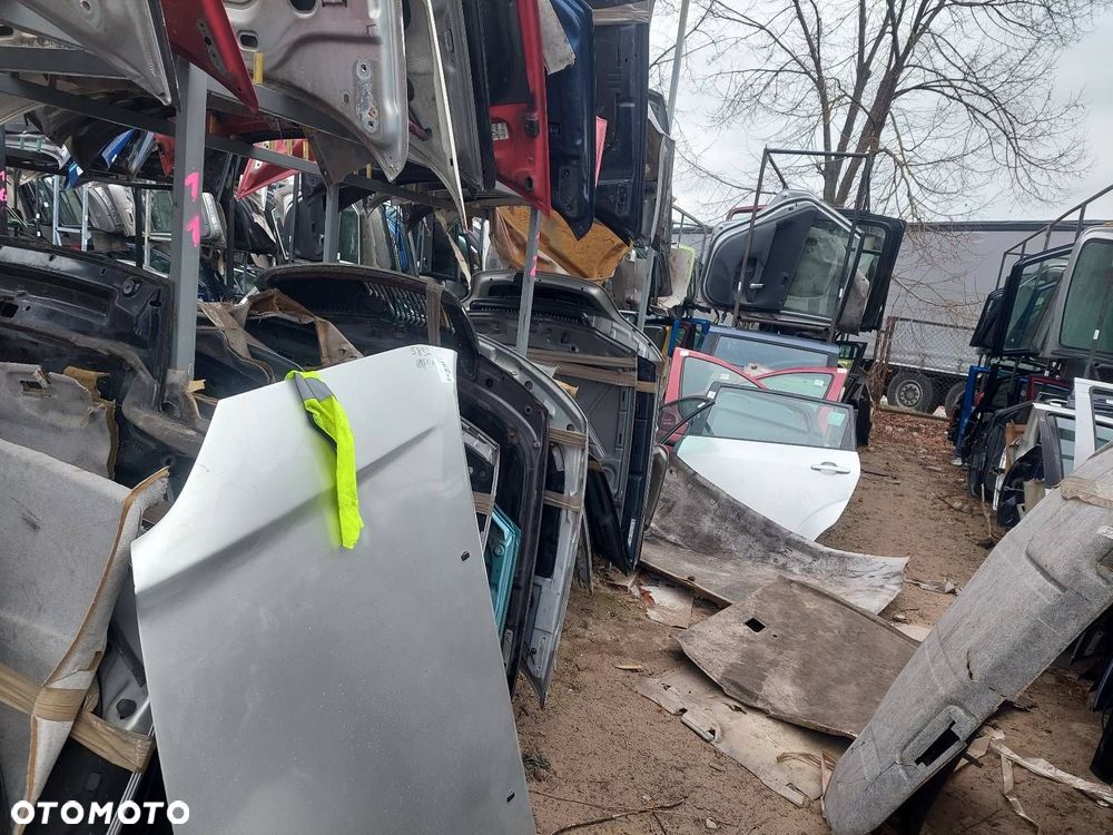 MASKA POKRYWA SILNIKA TOYOTA AVENSIS T25 1C0 - 6