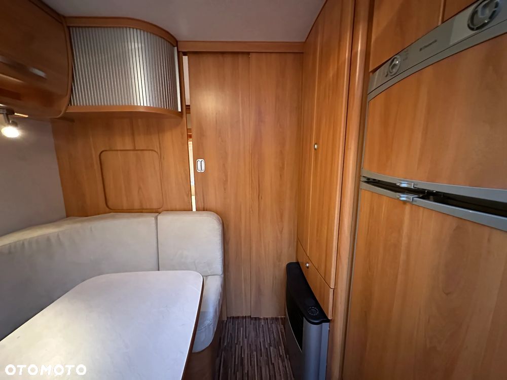 Hymer-Eriba 680 NOVA-GL z napędem, klimatyzacją i łóżkami piętrowymi. - 32