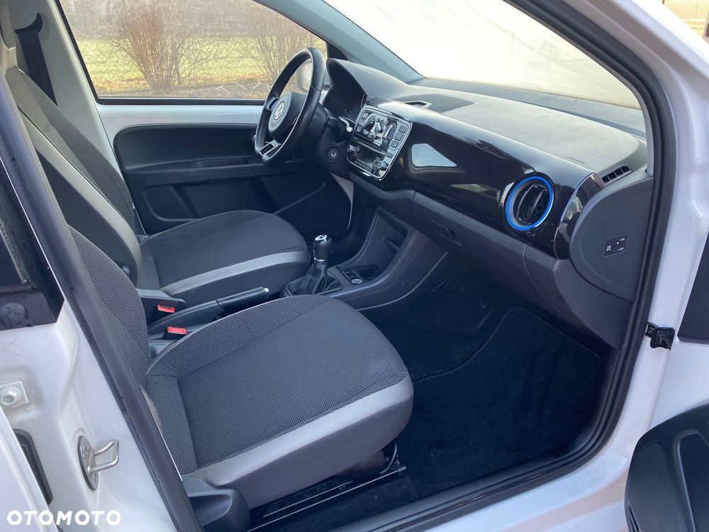 Volkswagen up! (BlueMotion Technology) sound - 12