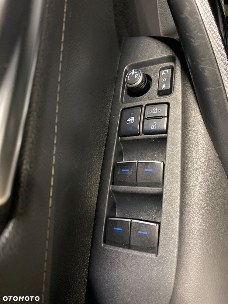 Toyota Corolla 2.0 Hybrid Executive - 26