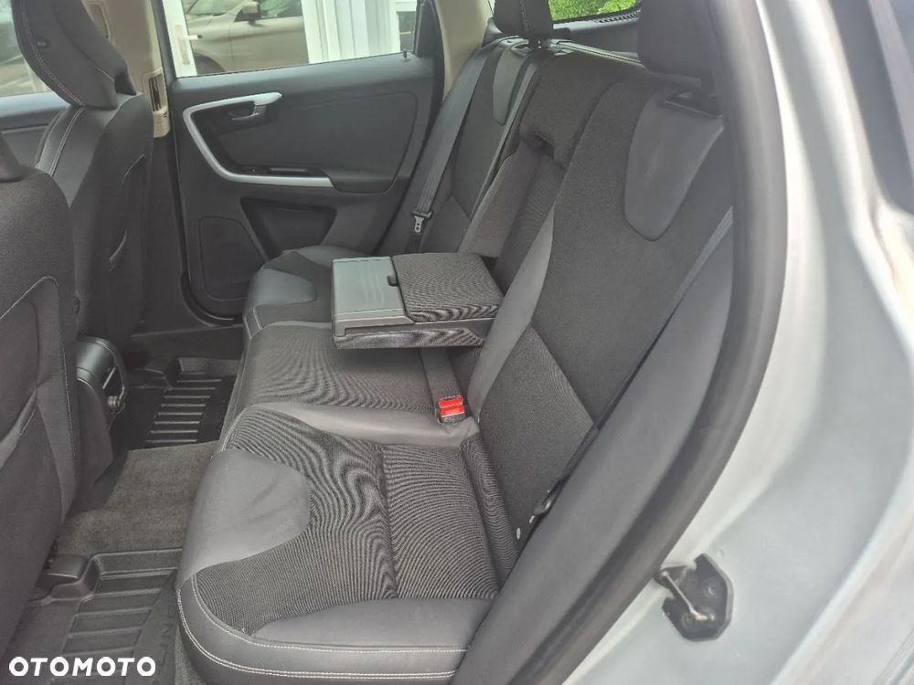 Volvo XC 60 D3 AWD Momentum - 12
