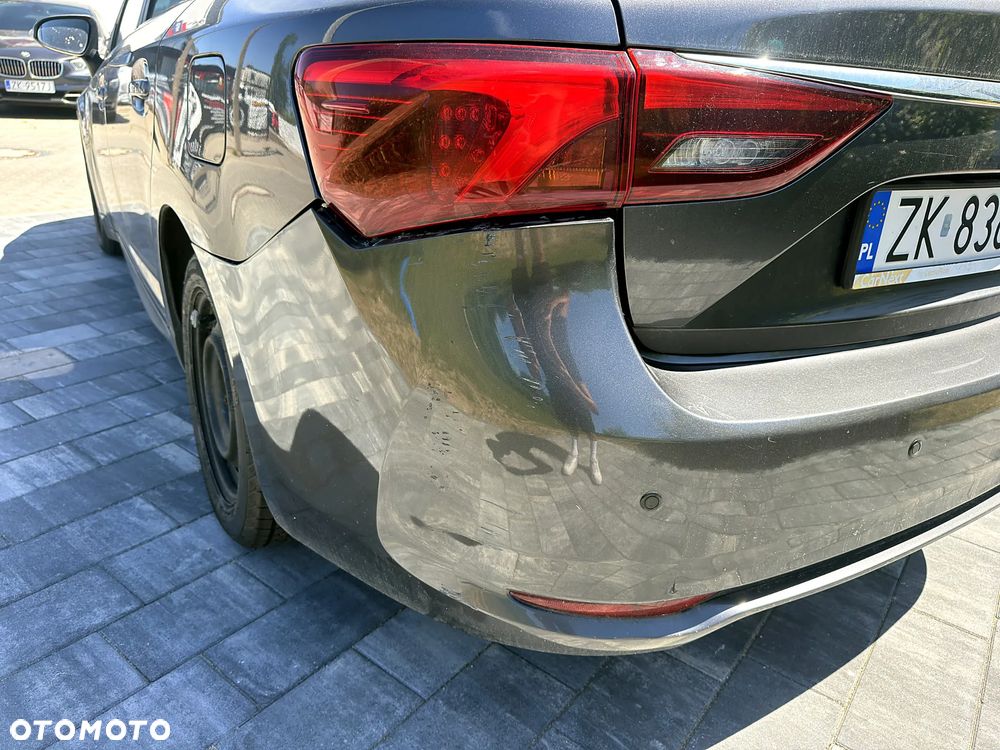 Toyota Avensis 1.8 Active - 15