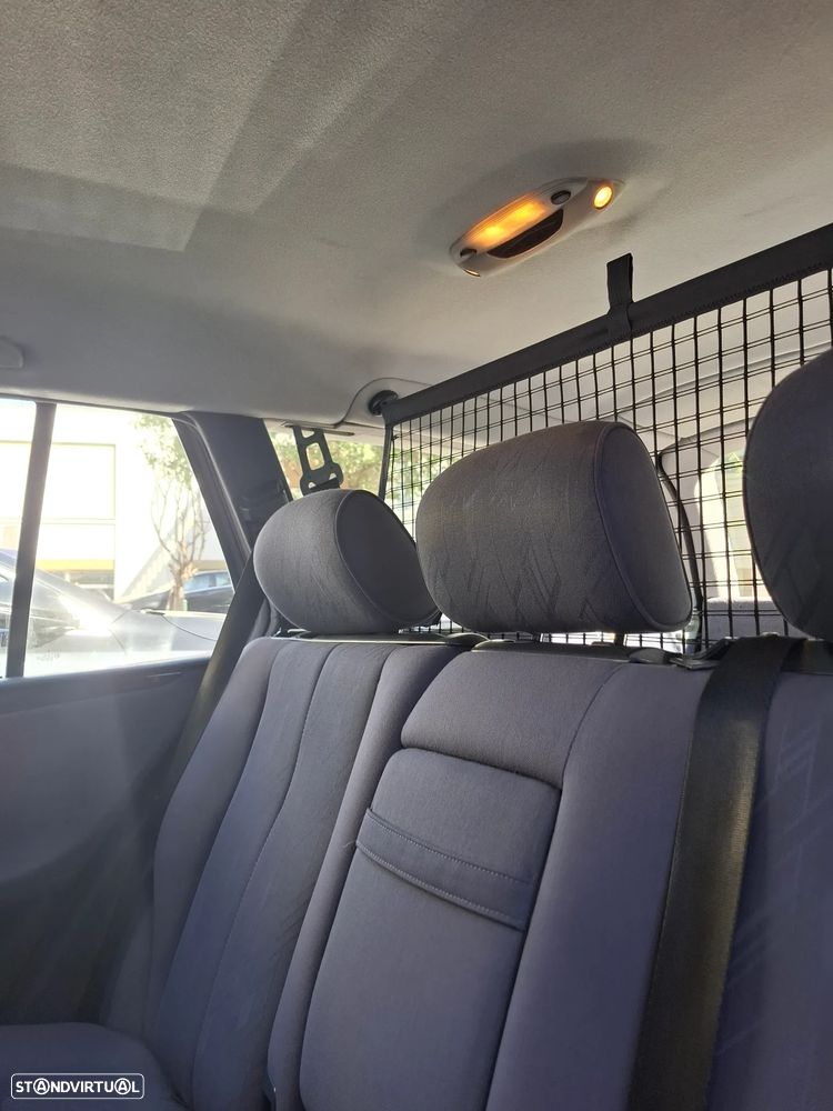 Mercedes-Benz E 200 Classic - 13