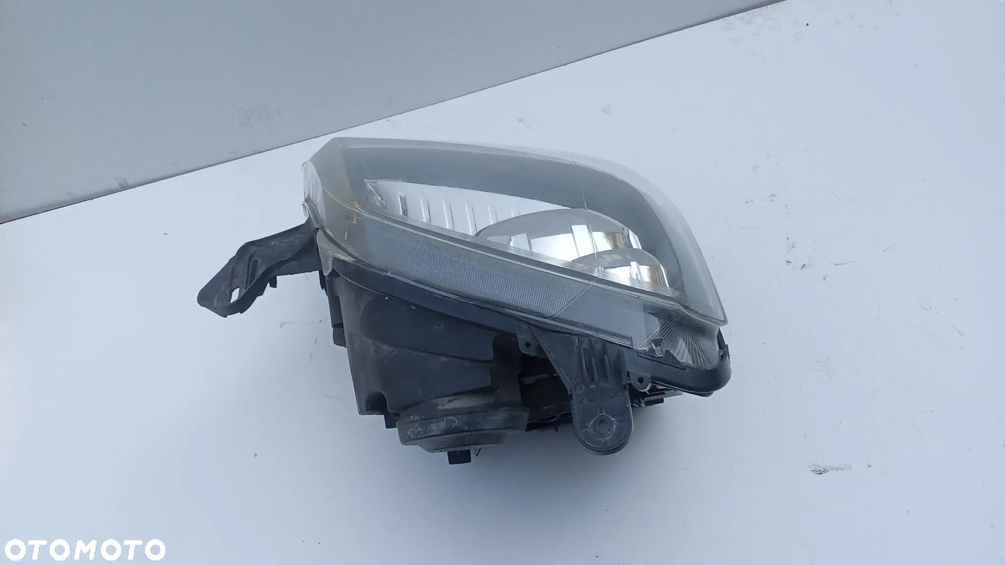Lampa prawa soczewka skrętna Opel Meriva a lift Europa bdb cała - 2