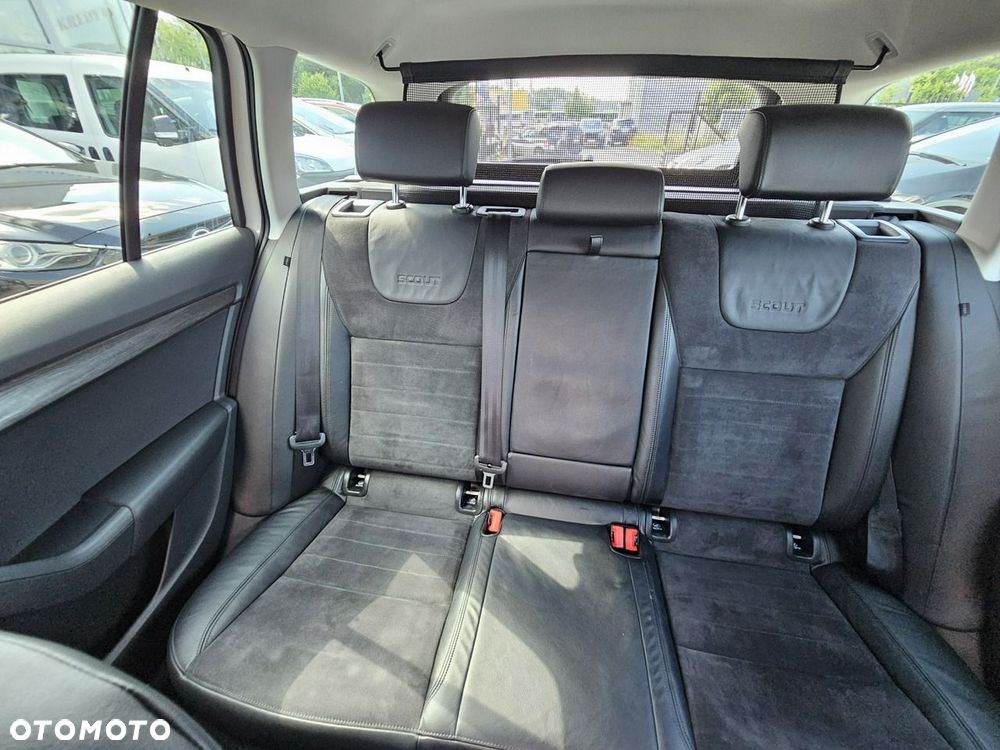 Skoda Octavia 2.0 TDI 4x4 DSG Scout - 17