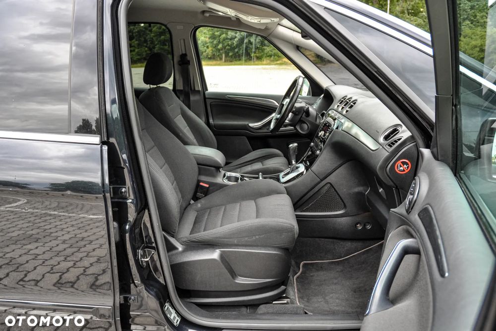 Ford S-Max - 11