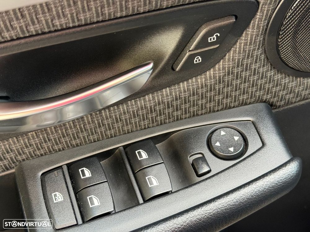 BMW 218 Active Tourer d Advantage - 32