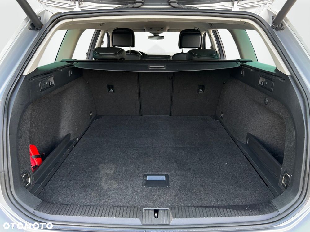Volkswagen Passat 1.5 TSI EVO Elegance DSG - 12