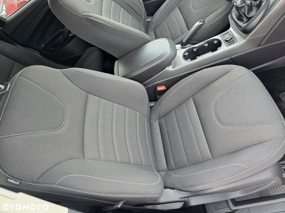 Ford Kuga 2.0 TDCi 2x4 Titanium - 25