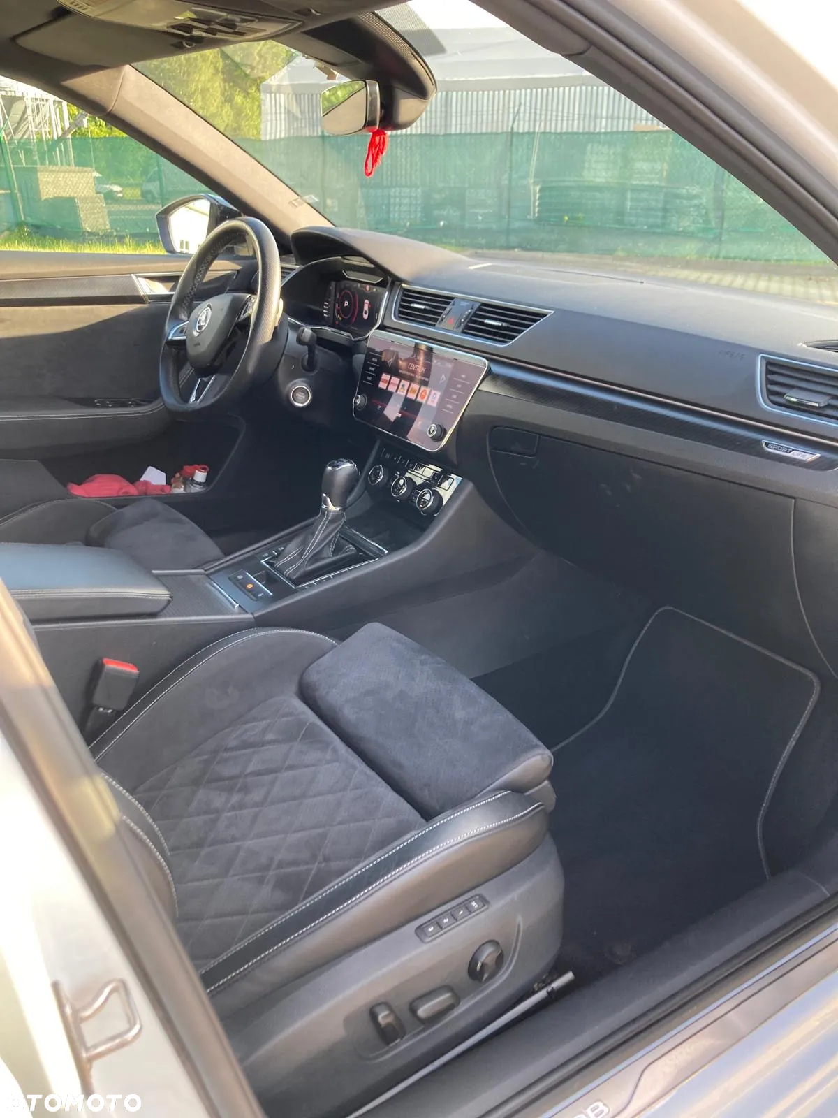 Skoda Superb Combi 2.0 TDI DSG Sportline - 16
