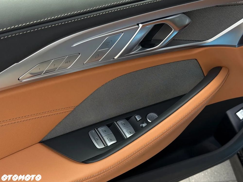 BMW Seria 8 - 12