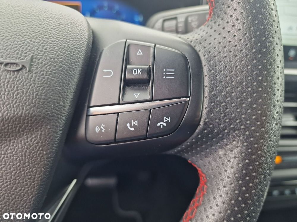 Ford Focus 1.0 EcoBoost Hybrid ST-LINE X - 18