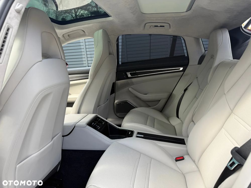 Porsche Panamera 4 E-Hybrid Platinum Edition - 23