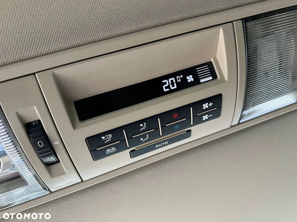 Volkswagen Multivan - 17