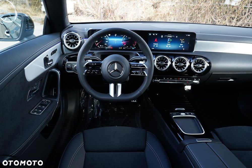 Mercedes-Benz CLA - 12