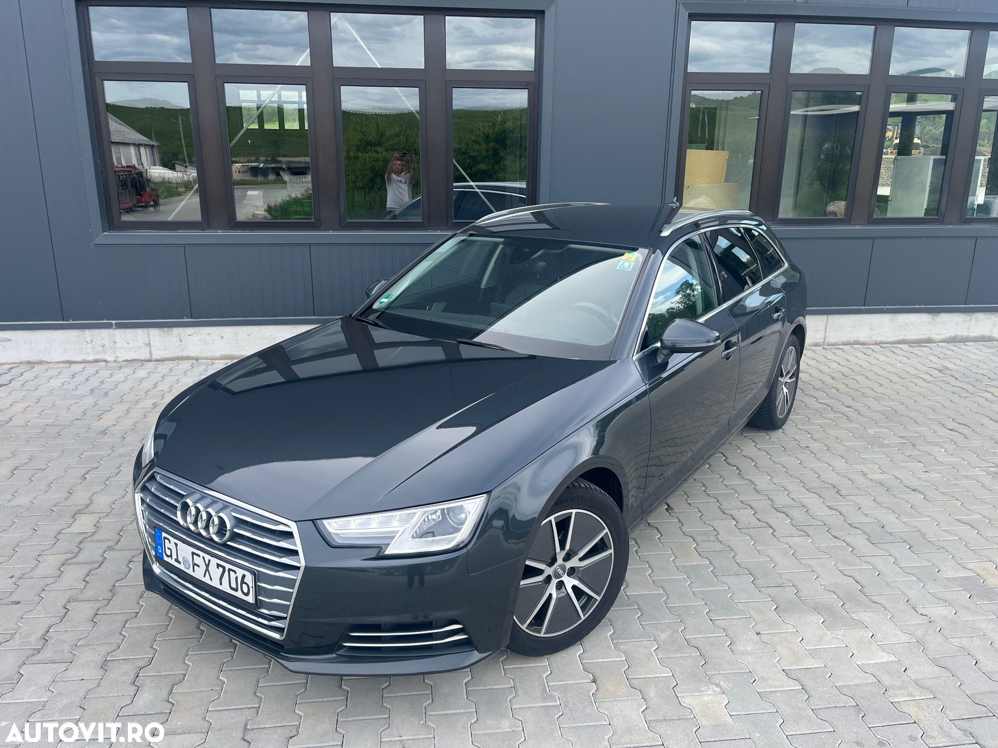 Audi A4 Avant 2.0 TDI Design - 2
