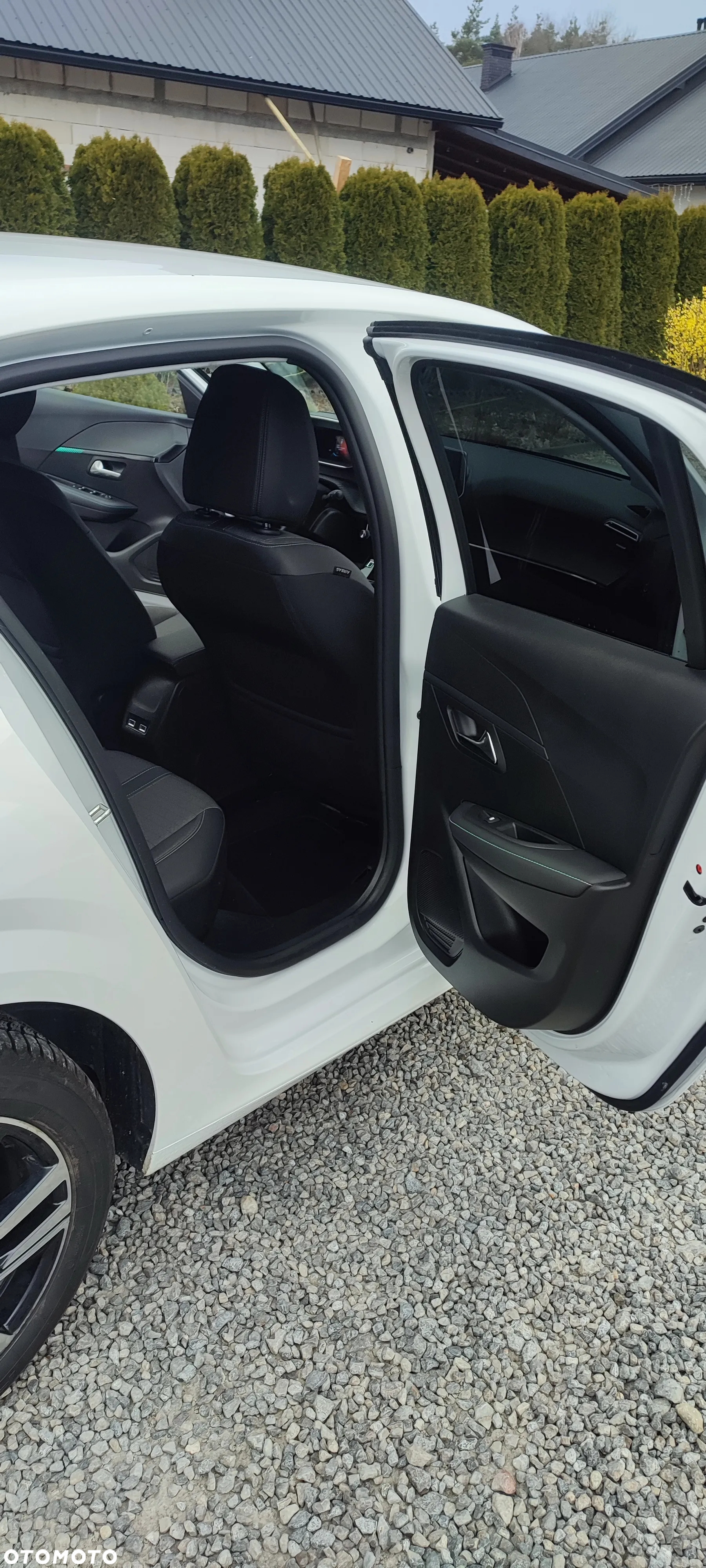 Peugeot 208 - 4