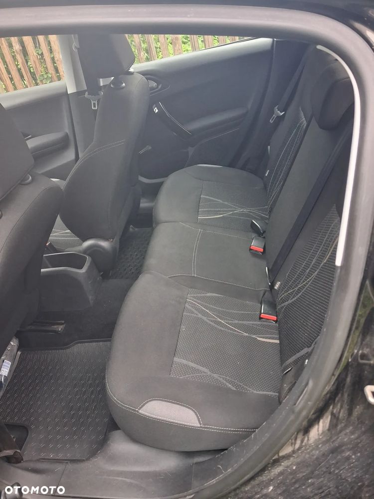 Peugeot 208 - 8