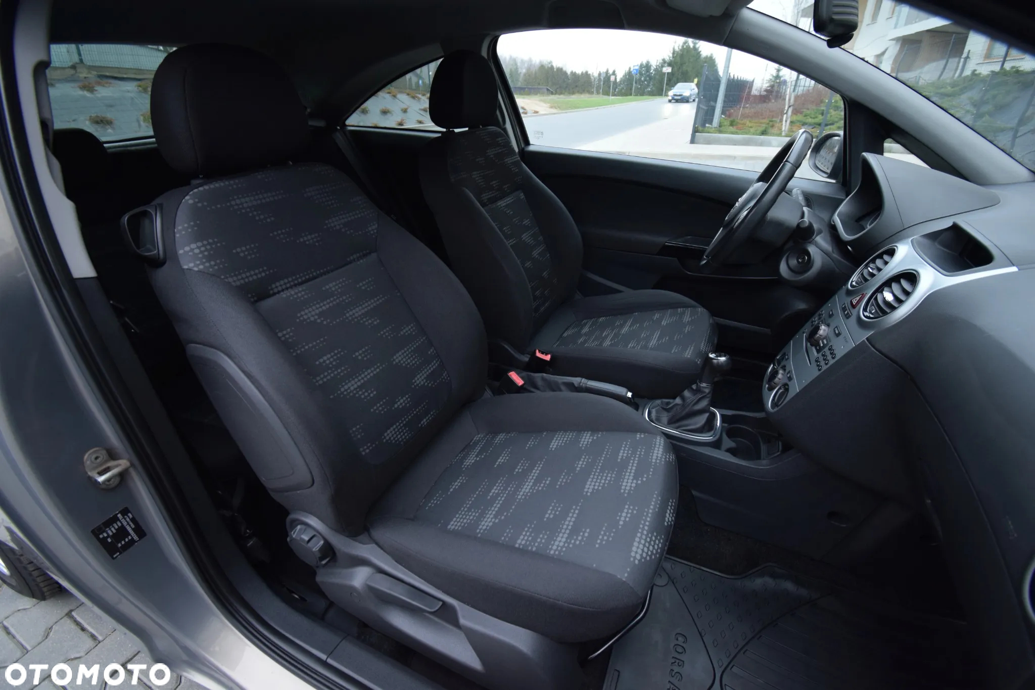Opel Corsa 1.4 16V Satellite - 24