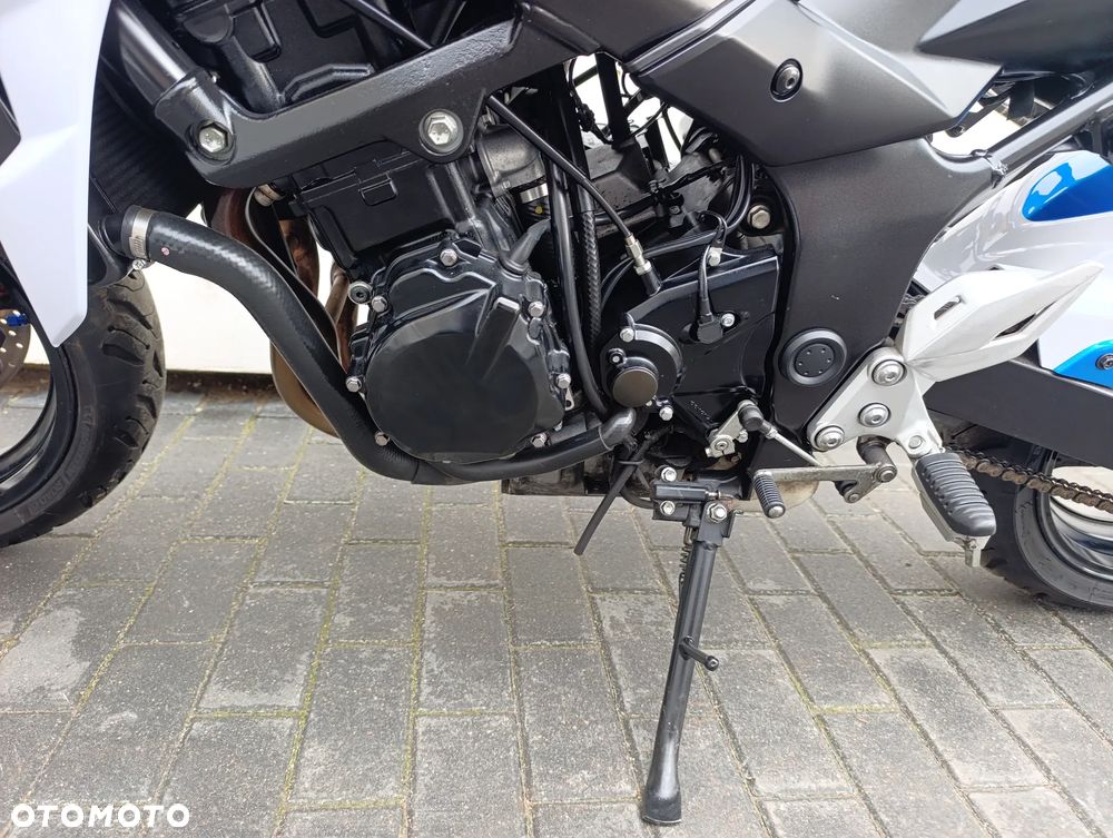 Suzuki GSR - 15