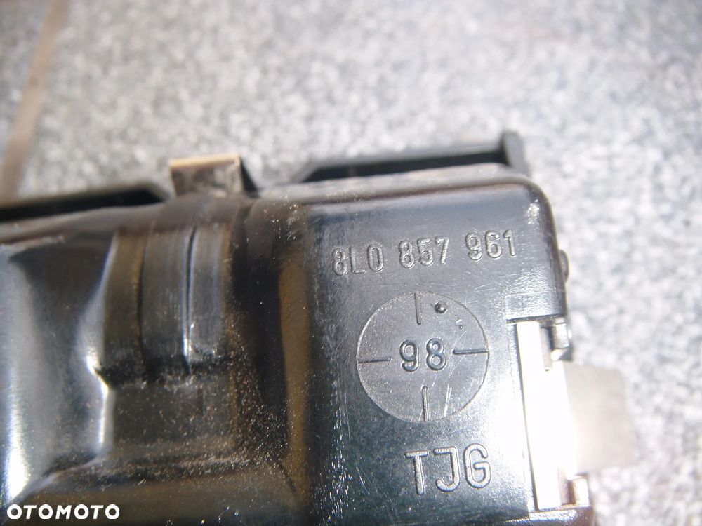 audi a3 8l popielniczka w tunel tył 8l0857961 - 3