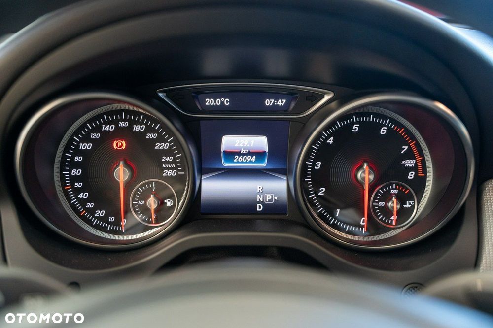 Mercedes-Benz GLA 200 7G-DCT - 9