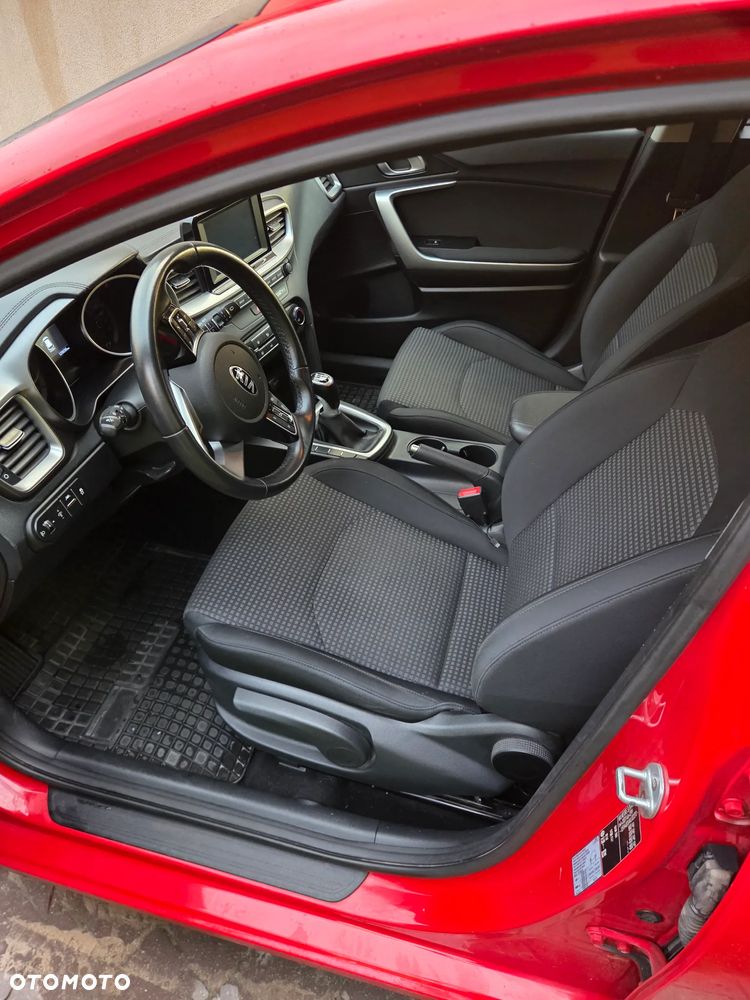 Kia Ceed - 25