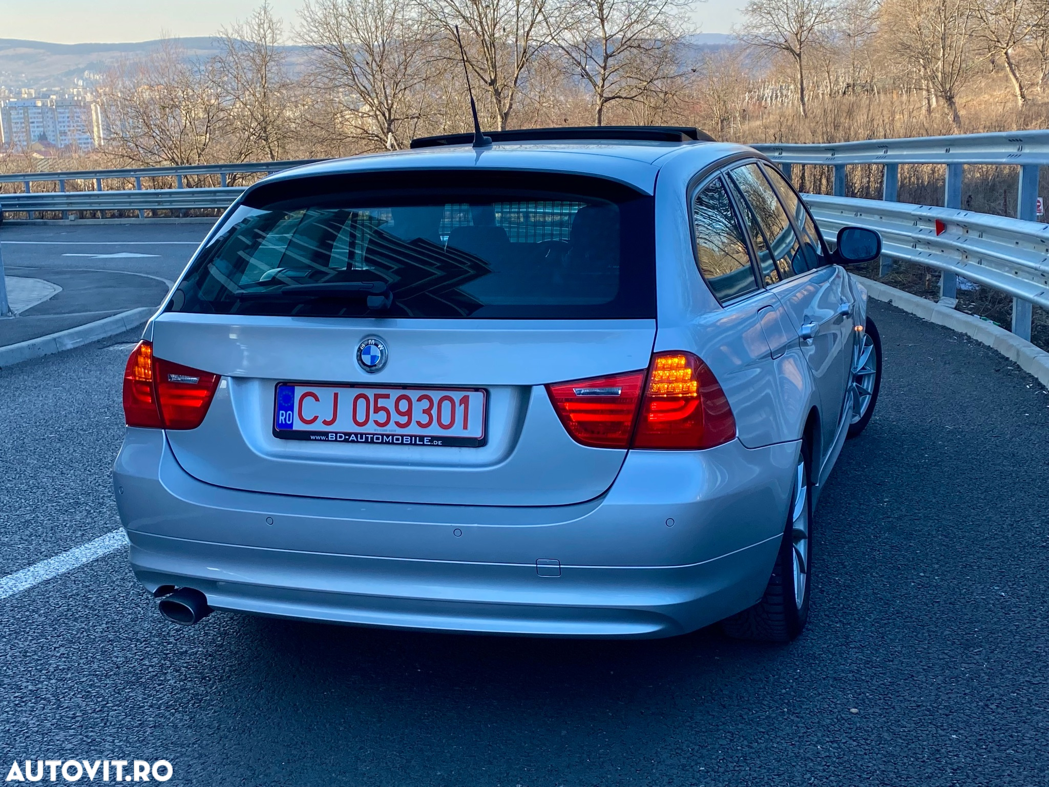 BMW Seria 3 320d DPF Touring Aut. - 6