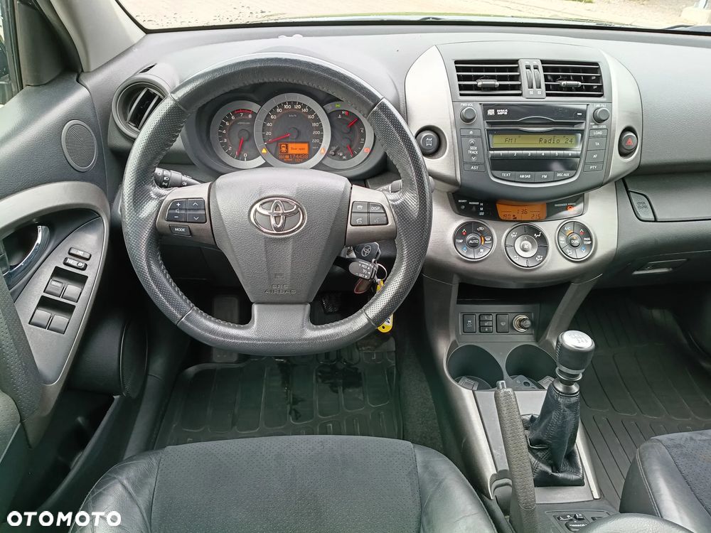 Toyota RAV4 2.0 VVT-i Premium - 8