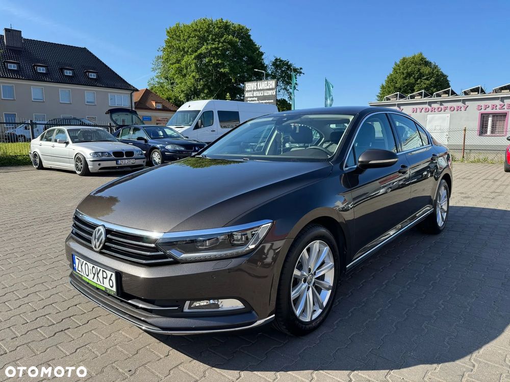 Volkswagen Passat - 1