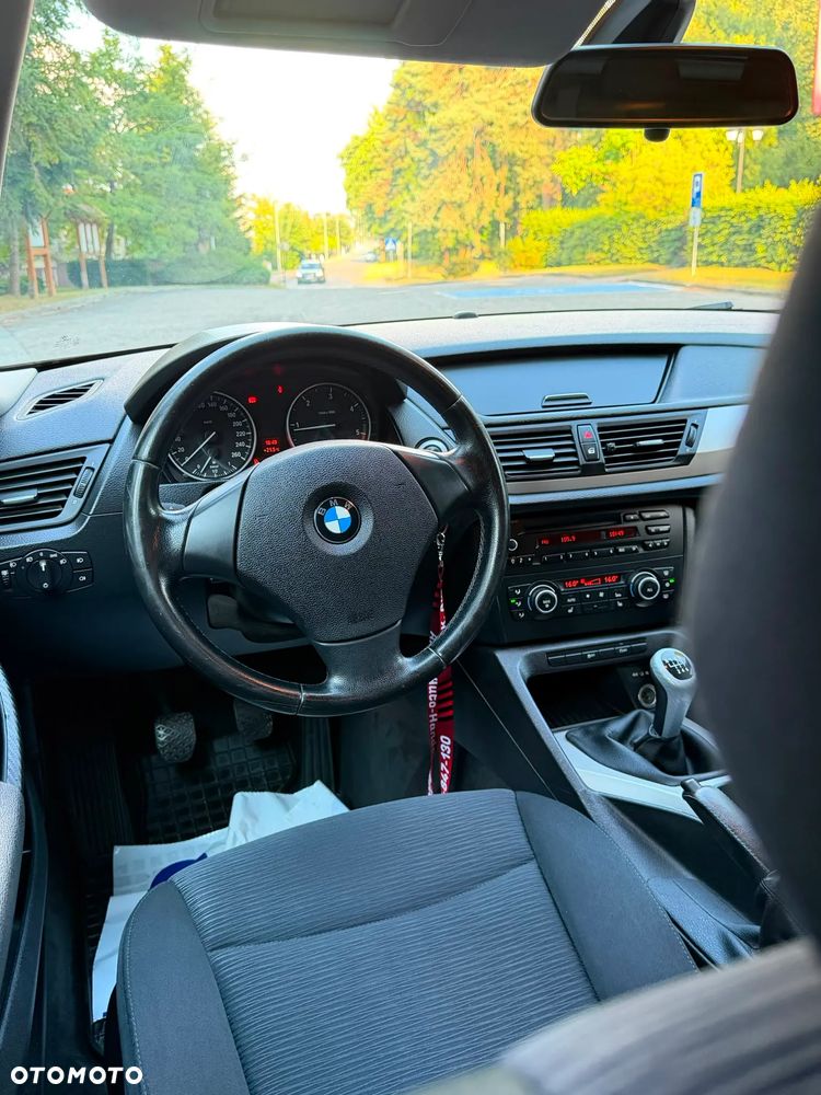 BMW X1 sDrive18d xLine - 24