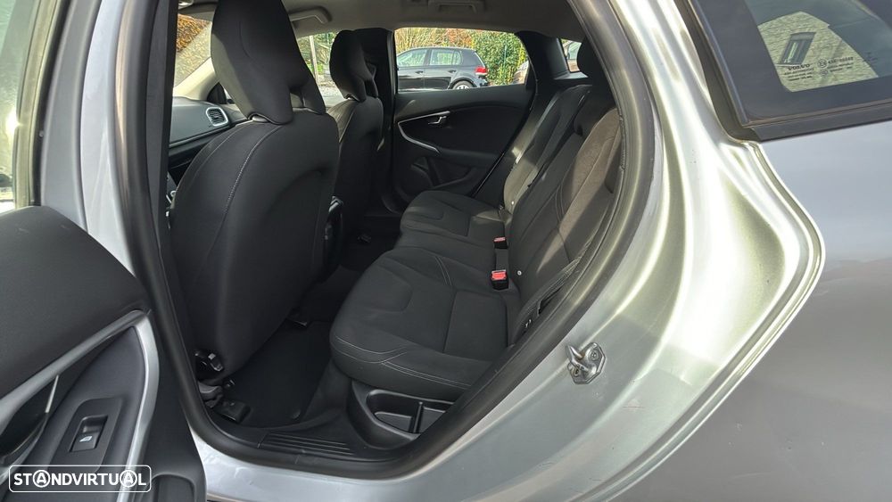 Volvo V40 D2 Kinetic - 9