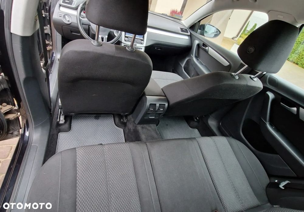 Volkswagen Passat 1.6 TDI BMT Trendline - 16