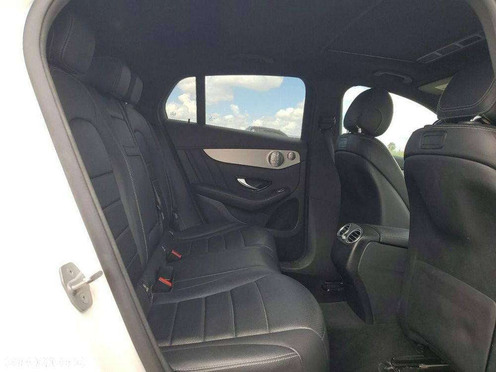 Mercedes-Benz GLC 300 4Matic 9G-TRONIC AMG Line - 9