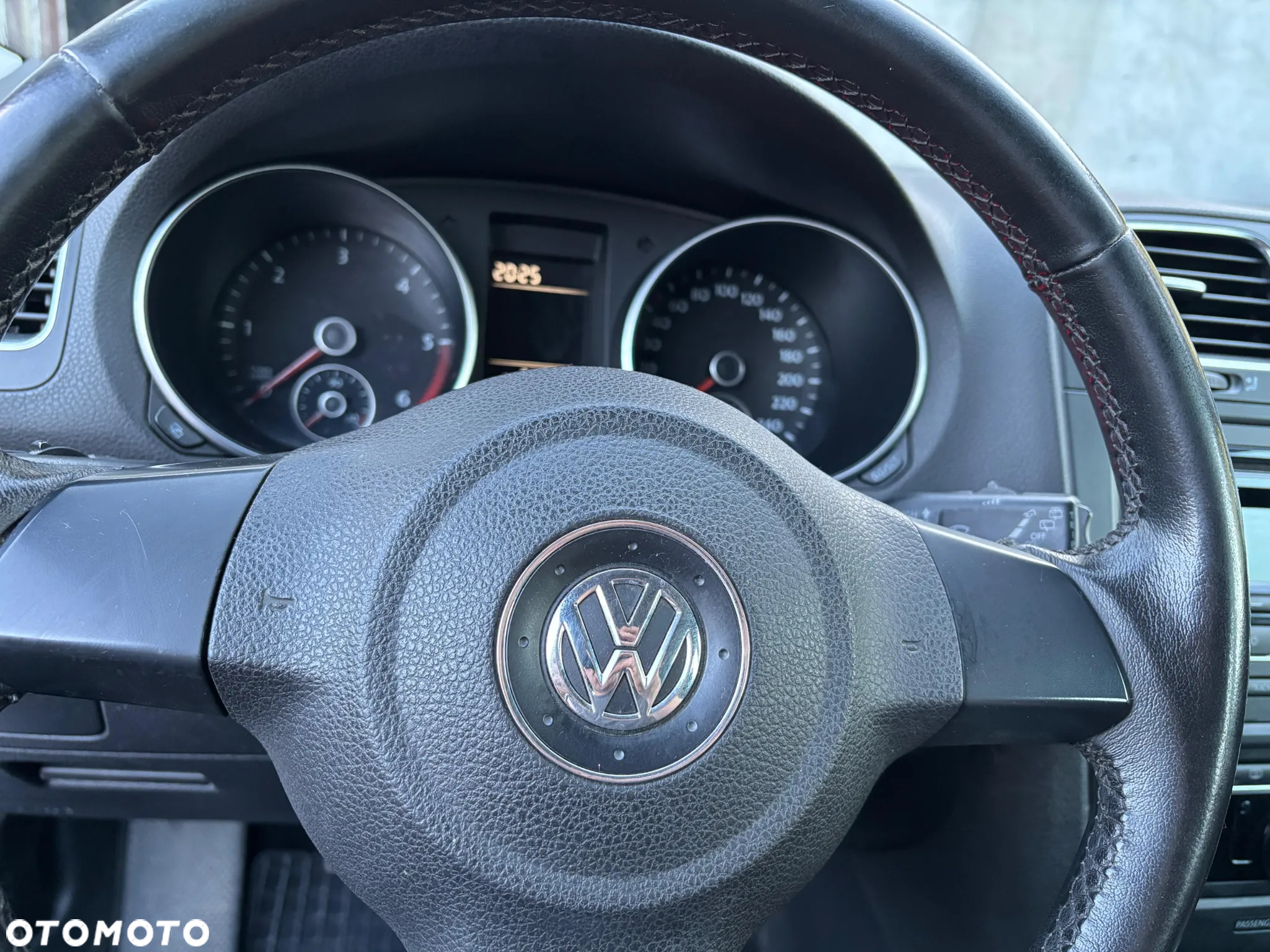 Volkswagen Golf VI 1.6 TDI Comfortline - 11
