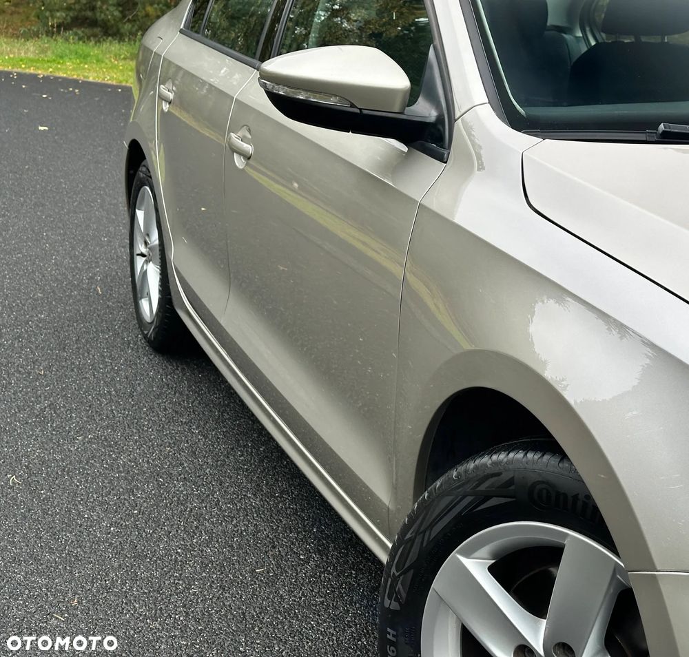 Volkswagen Jetta 1.2 TSI BlueMotion Technology Comfortline - 4