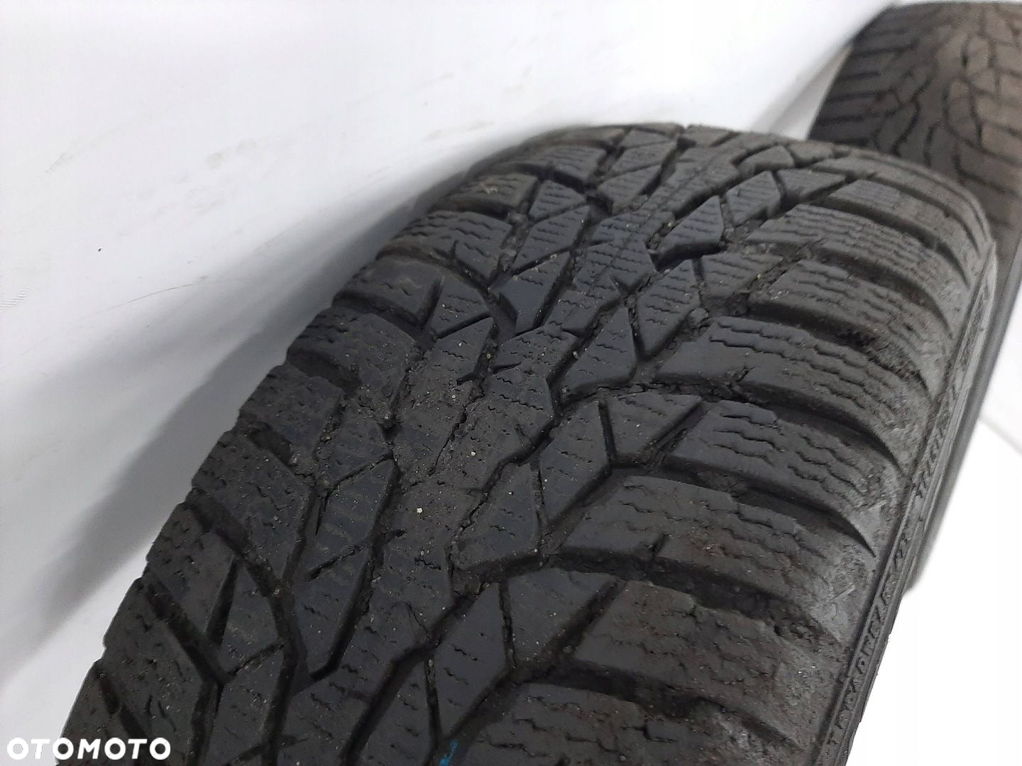 OPONY ZIMOWE NOKIAN WRD4 185/60R15 88T DOT 20017 BIEZNIK 6MM - 8