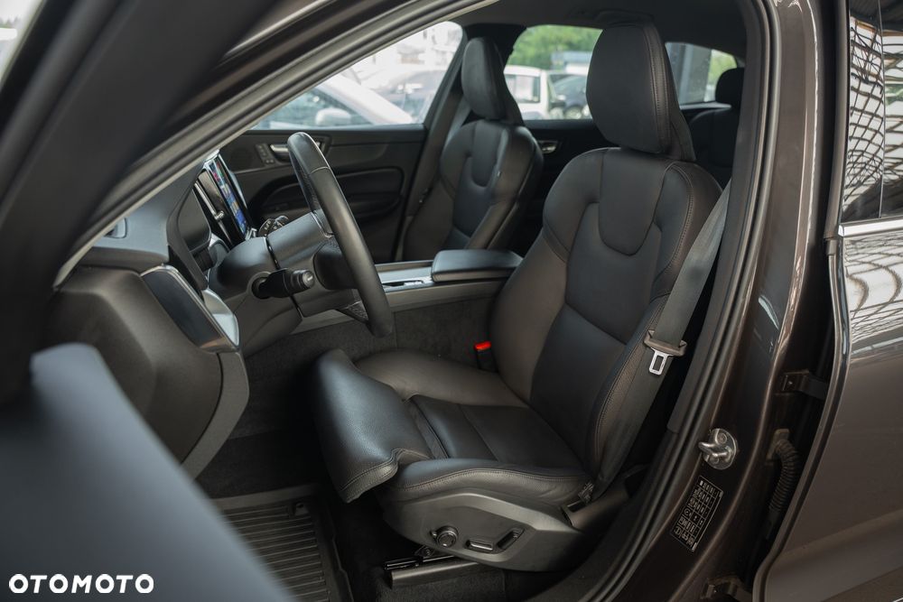 Volvo XC 60 B4 D AWD Geartronic Inscription - 25