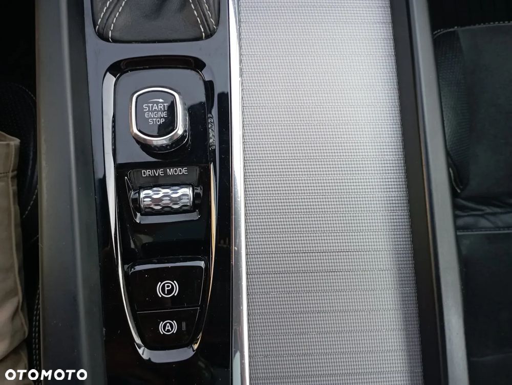 Volvo XC 60 D5 AWD R-Design - 22