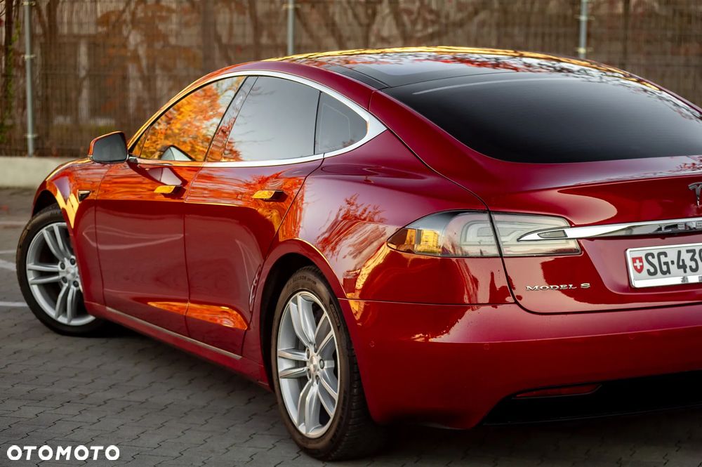 Tesla Model S - 9