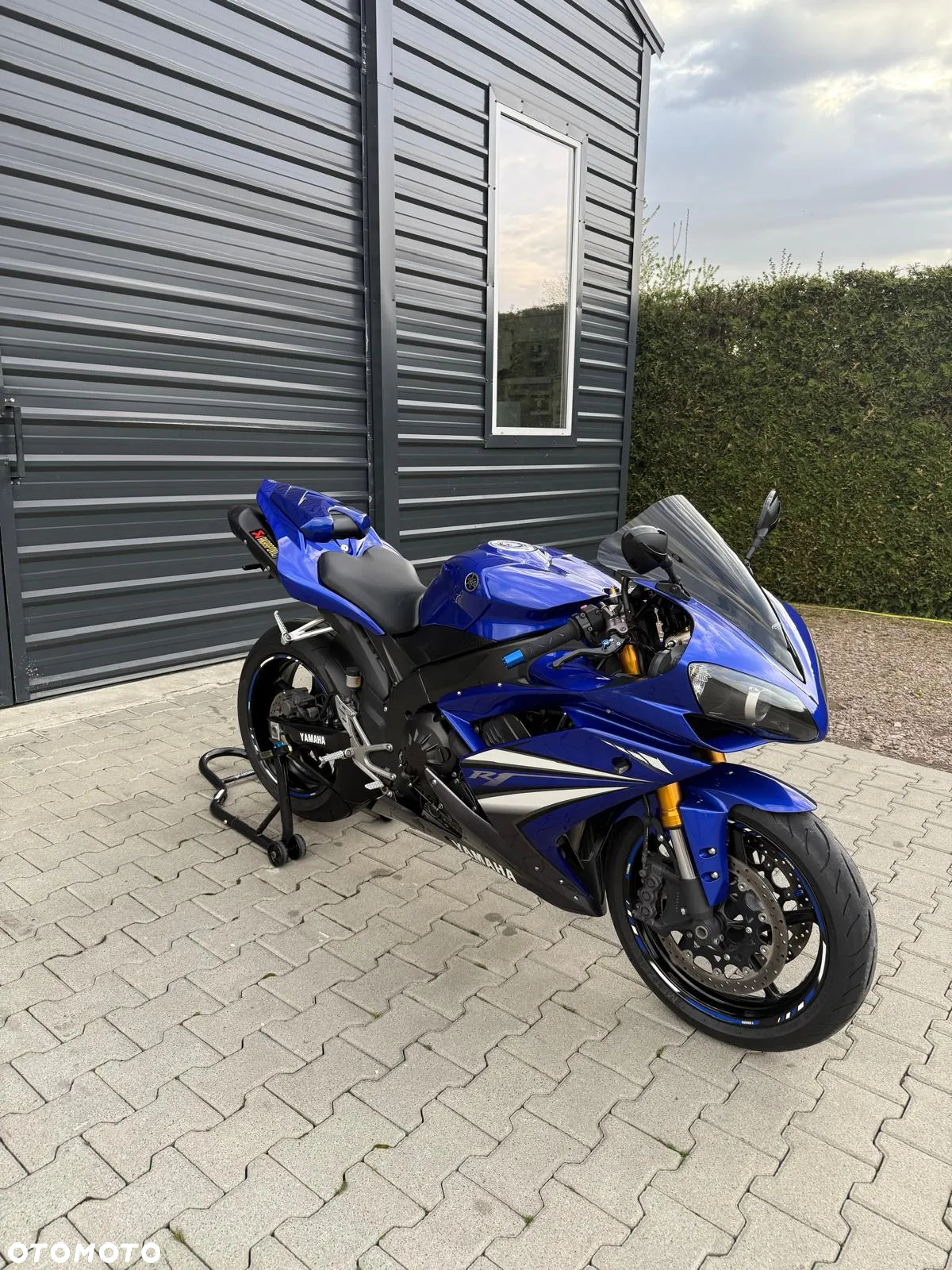 Yamaha R1 - 4