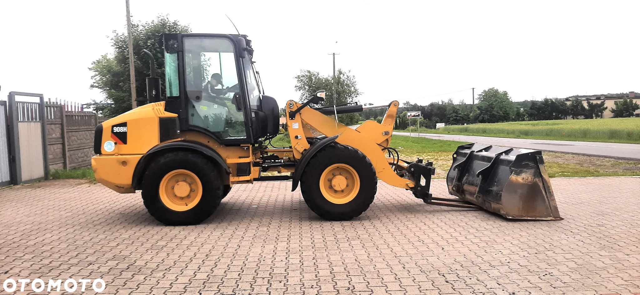 Caterpillar 908H - 3