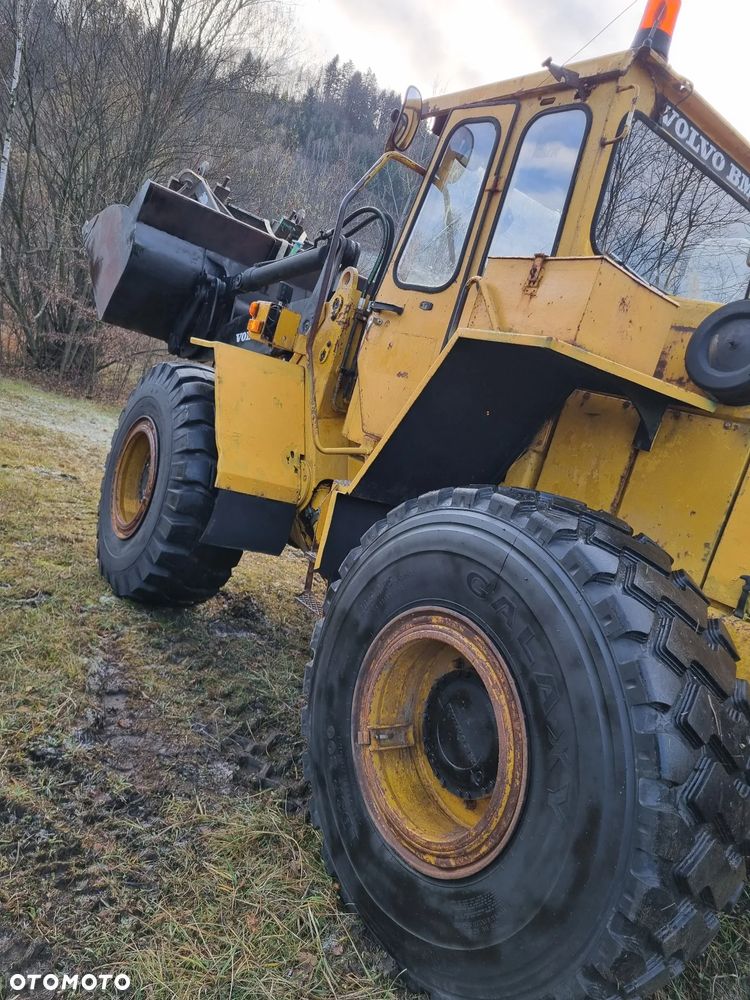 Volvo BM 4400 Ładowarka Fadroma Sprowadzona z Norwegii Widły Łyżka Bocian Wysięgnik! Aktualne badania w DEKRA! Oryginał zadbana Bez luzów i wycieków Potężna Moc. Nie pracowała w Kraju! 6 cylindrów pneumat Hamulec Opony jak Nowe - 9