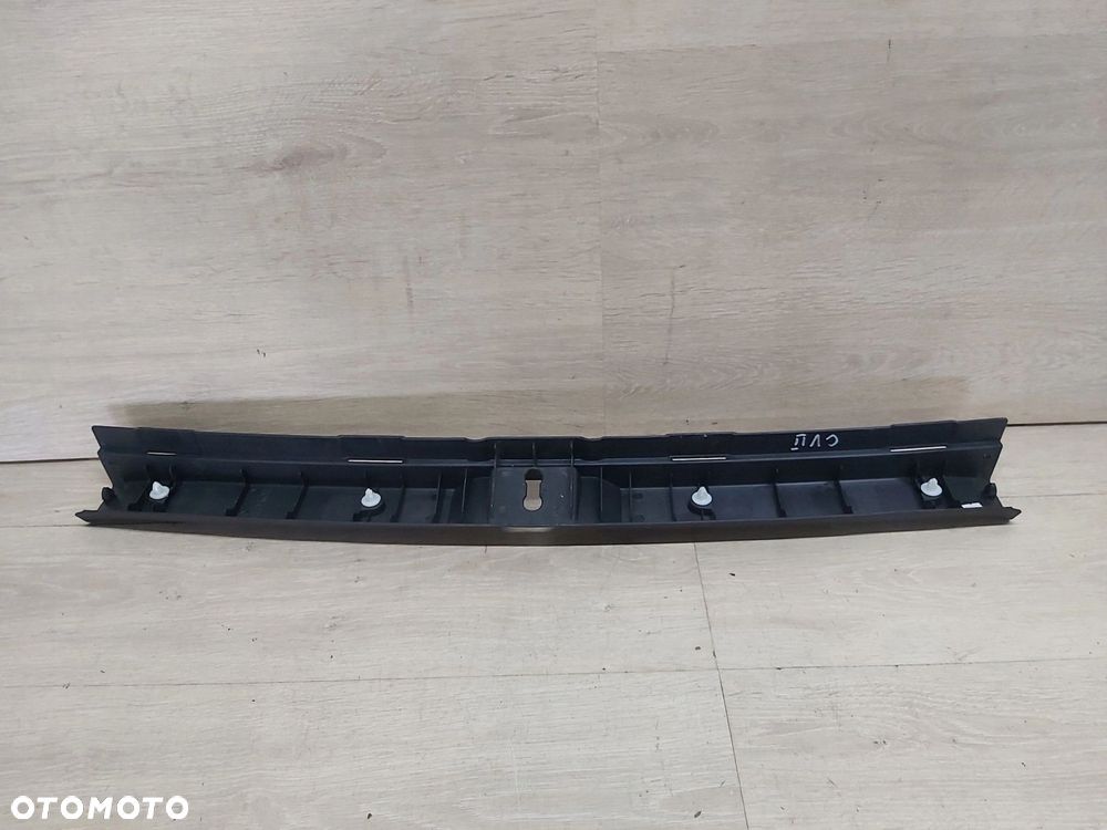 Toyota Corolla Verso II 04-08r plastik osłona pasa tylnego - 4