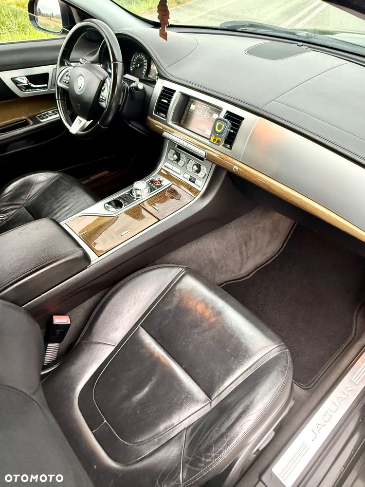 Jaguar XF 2.2 D - 6