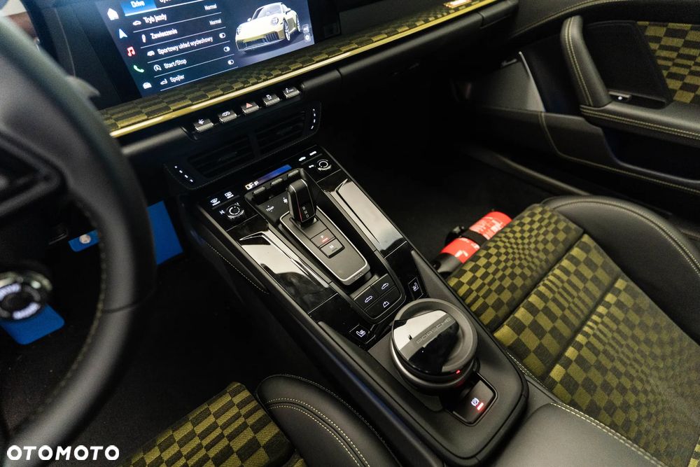 Porsche 911 Carrera T-Hybrid Spirit 70 - 30