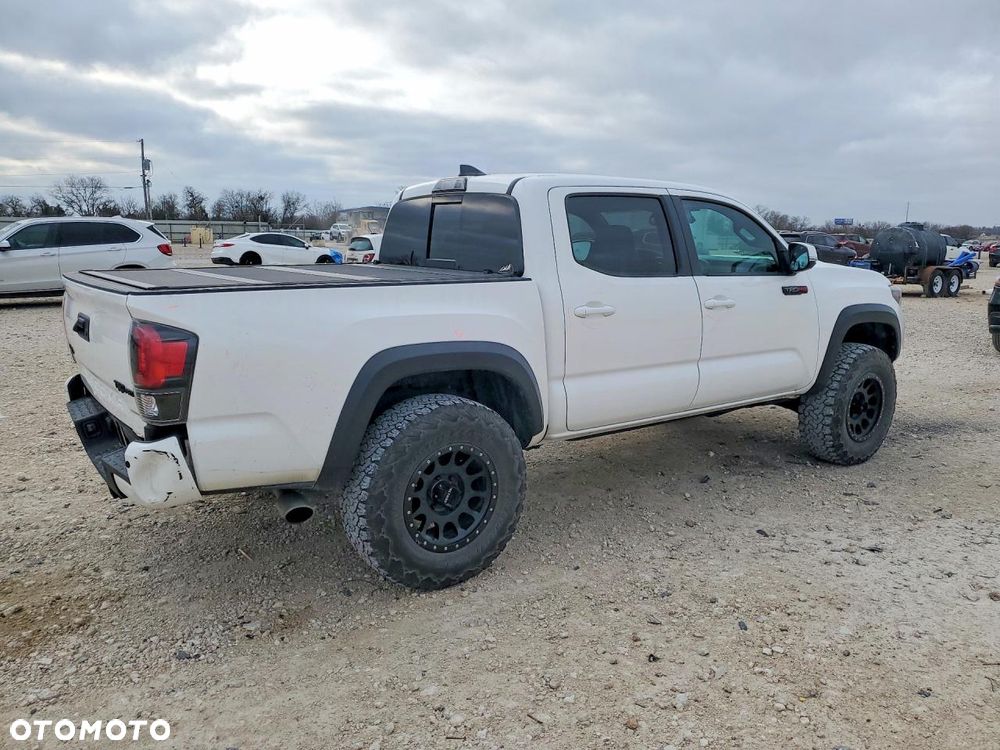 Toyota Tacoma - 4