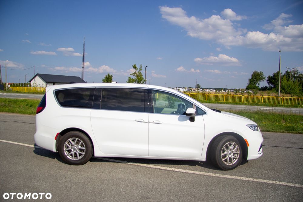 Chrysler Pacifica - 16