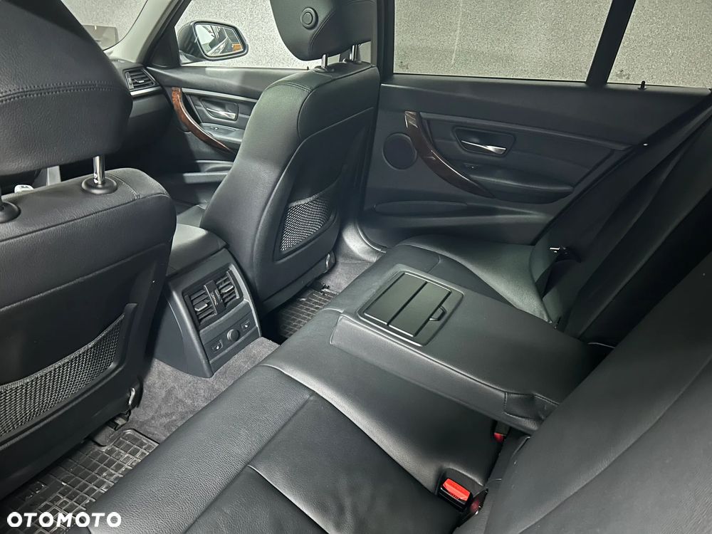 BMW Seria 3 328i xDrive Luxury Line - 6