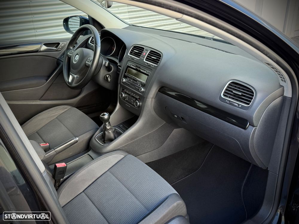 VW Golf 2.0 TDi Confortline - 9